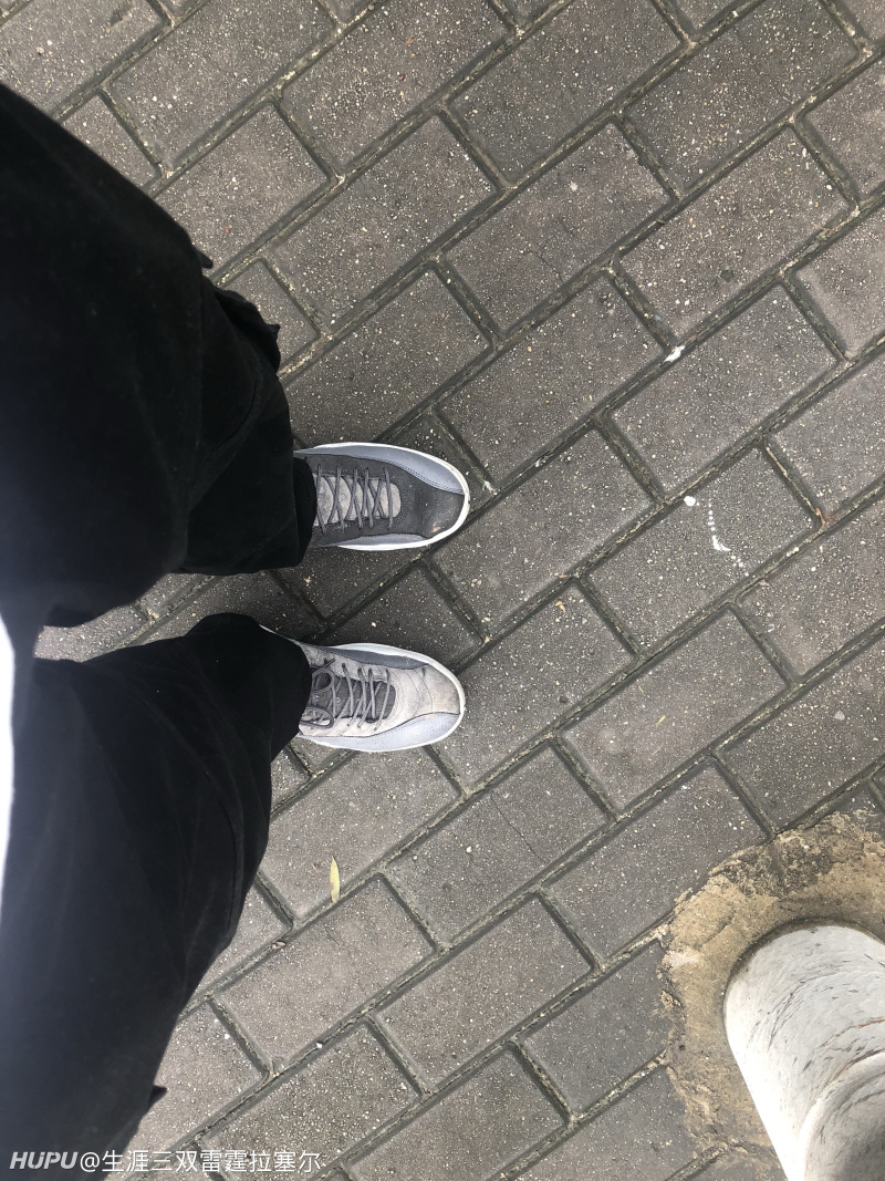 为何淋雨后一只外湿一只内湿