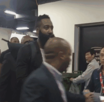 哈登:明明是个怒砍61分的杀神,却强行活成了幼稚鬼