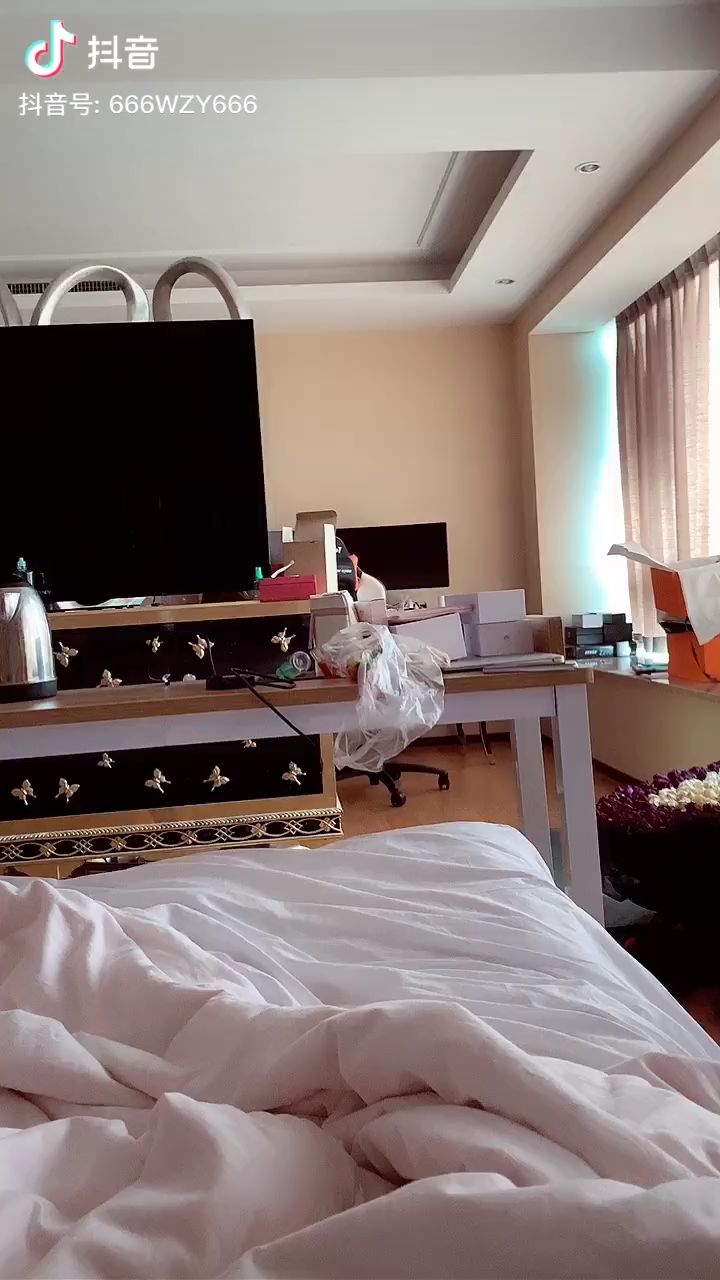 抖音微博上那个愤怒的wzy是谁啊和秦奋比谁有钱
