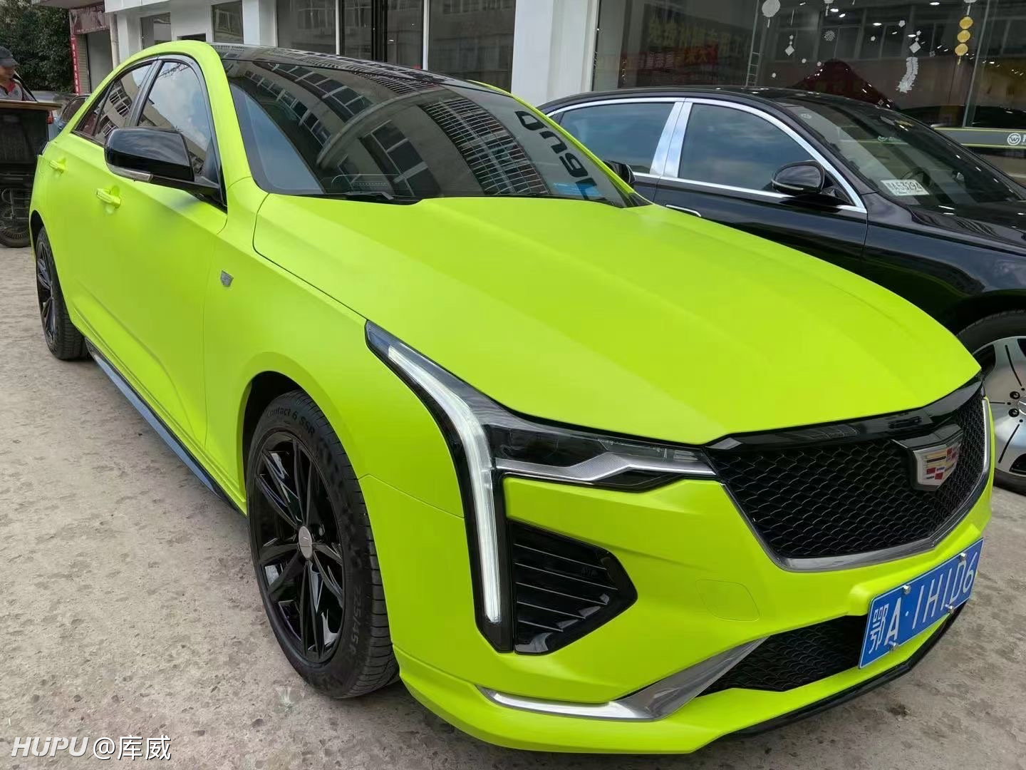 凯迪拉克ct4改色樱草黄,黑顶黑耳搭配独特的卡钳