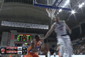 都在提小熊 却忽略了那个捞他侄子脚的哈德森 没那一捞小熊也来不及做