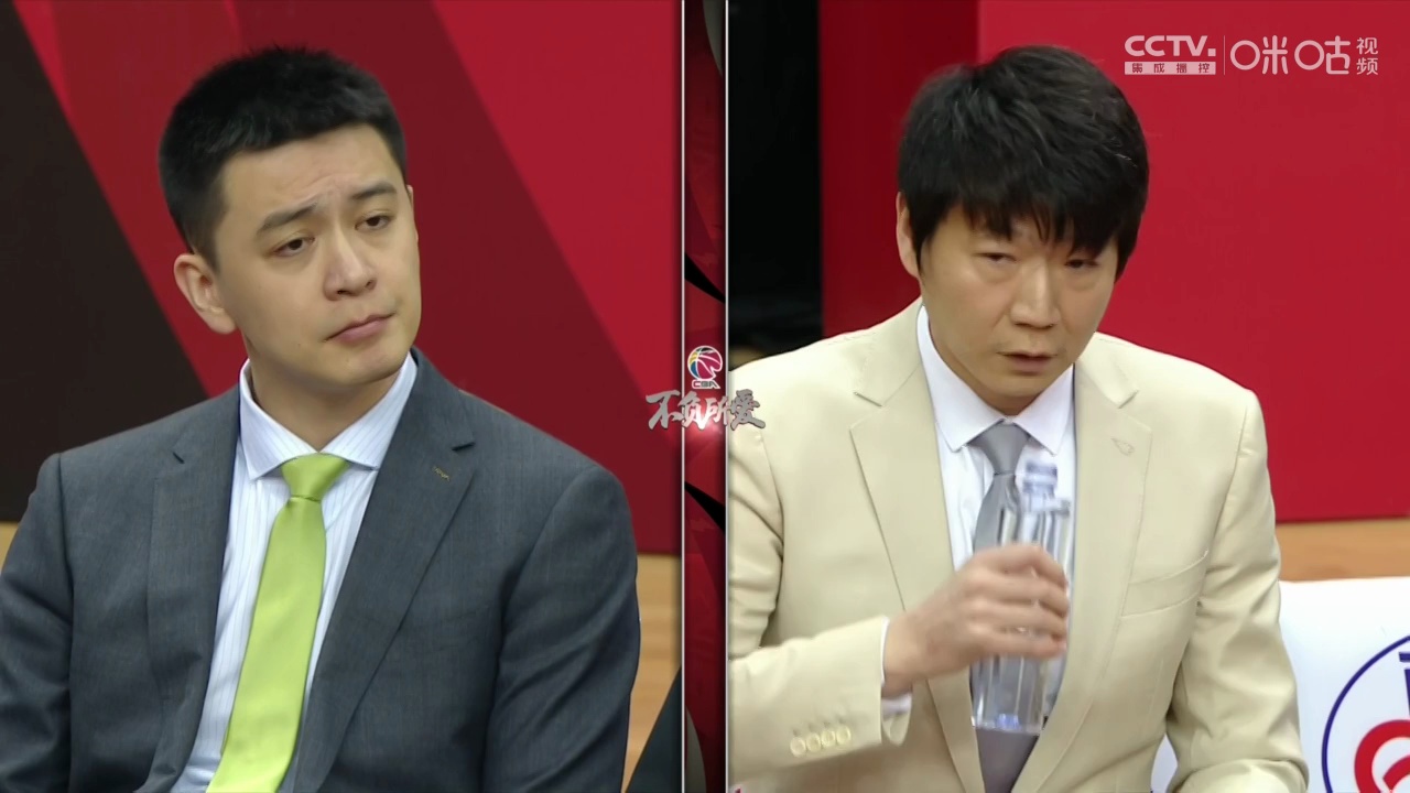 这颜值没谁了杨鸣换装辽宁队服同色系绿领带