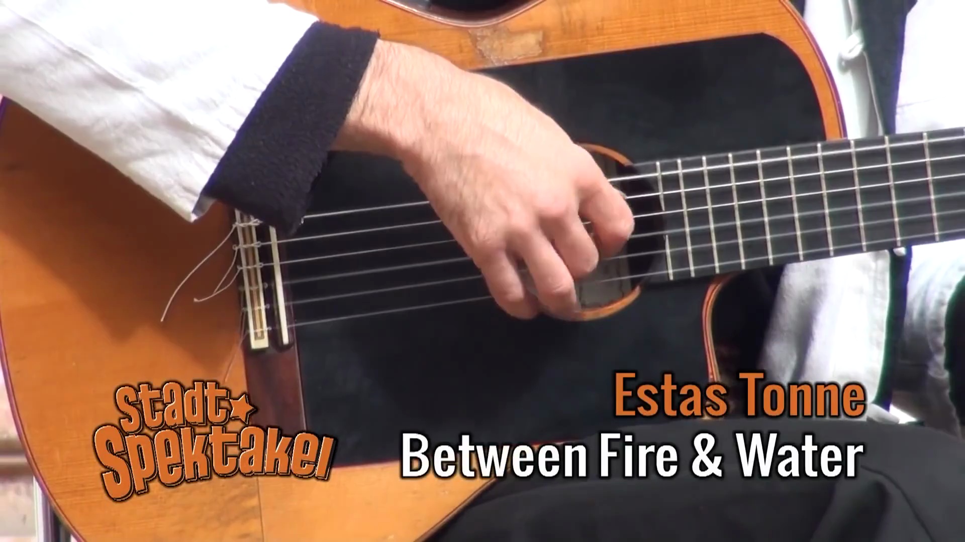 吟游诗人埃斯塔什汤恩吉他弹唱水火之间街头现场版