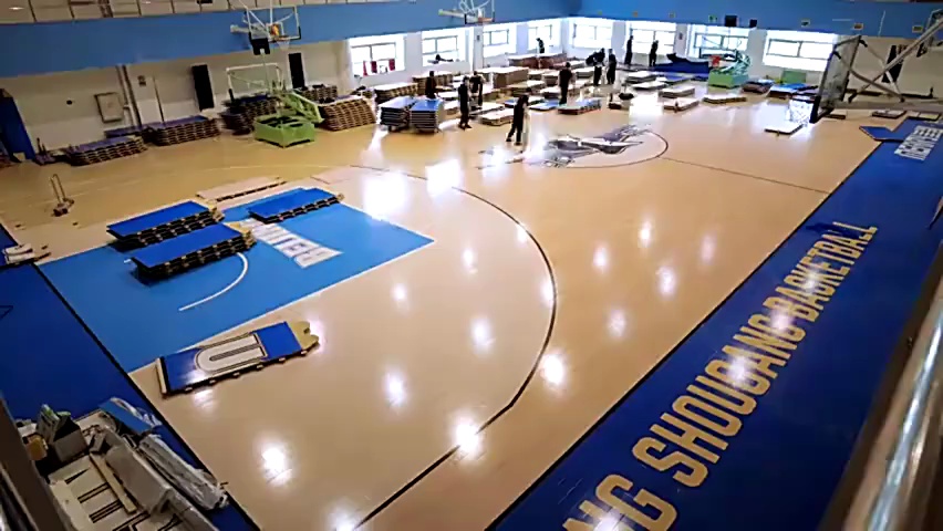 jr们问一个问题cba北京首钢的训练场馆地板是不是最近翻新了有图吗