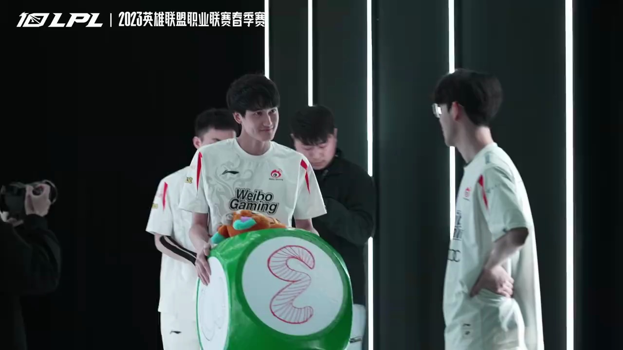 video-poster