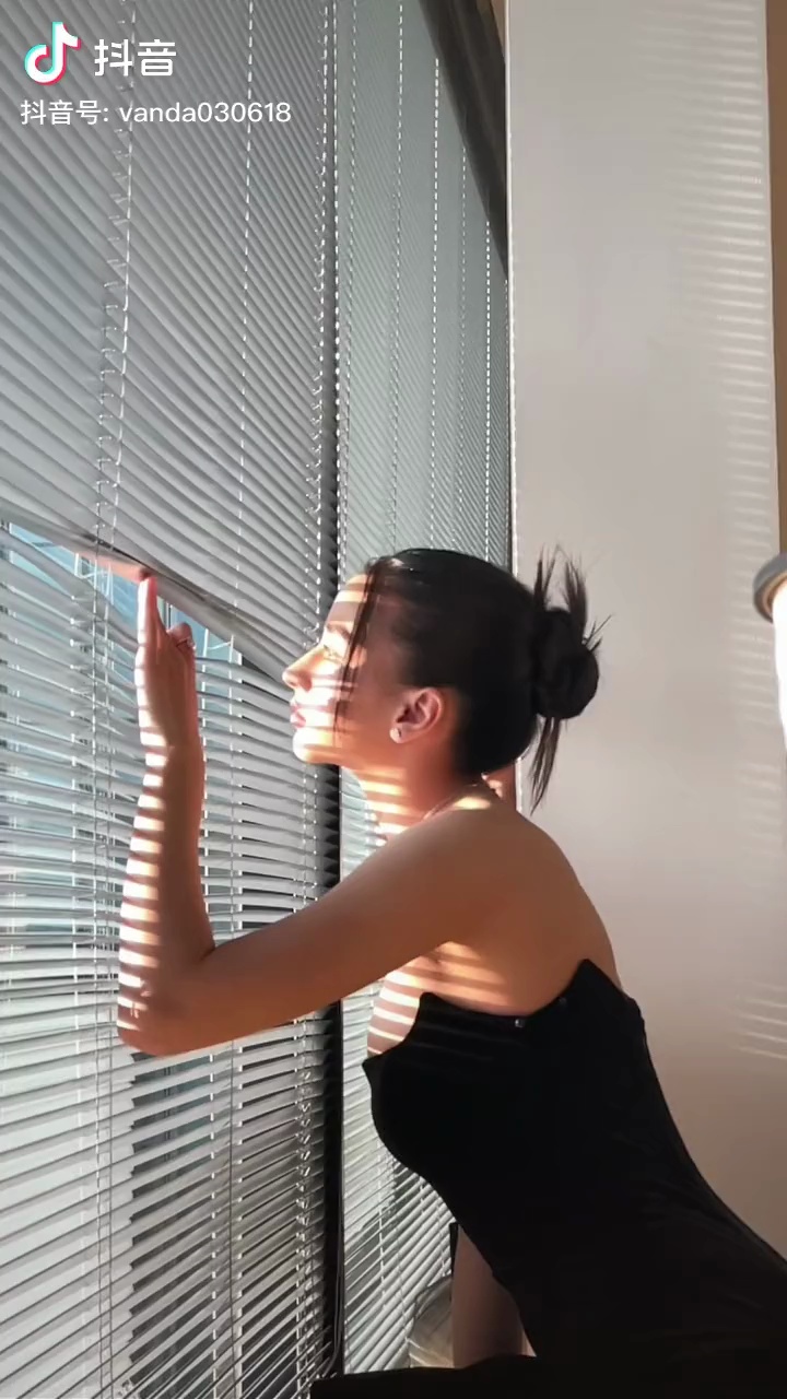 video-poster
