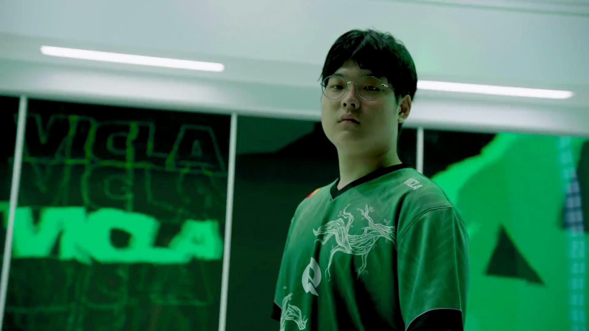 video-poster