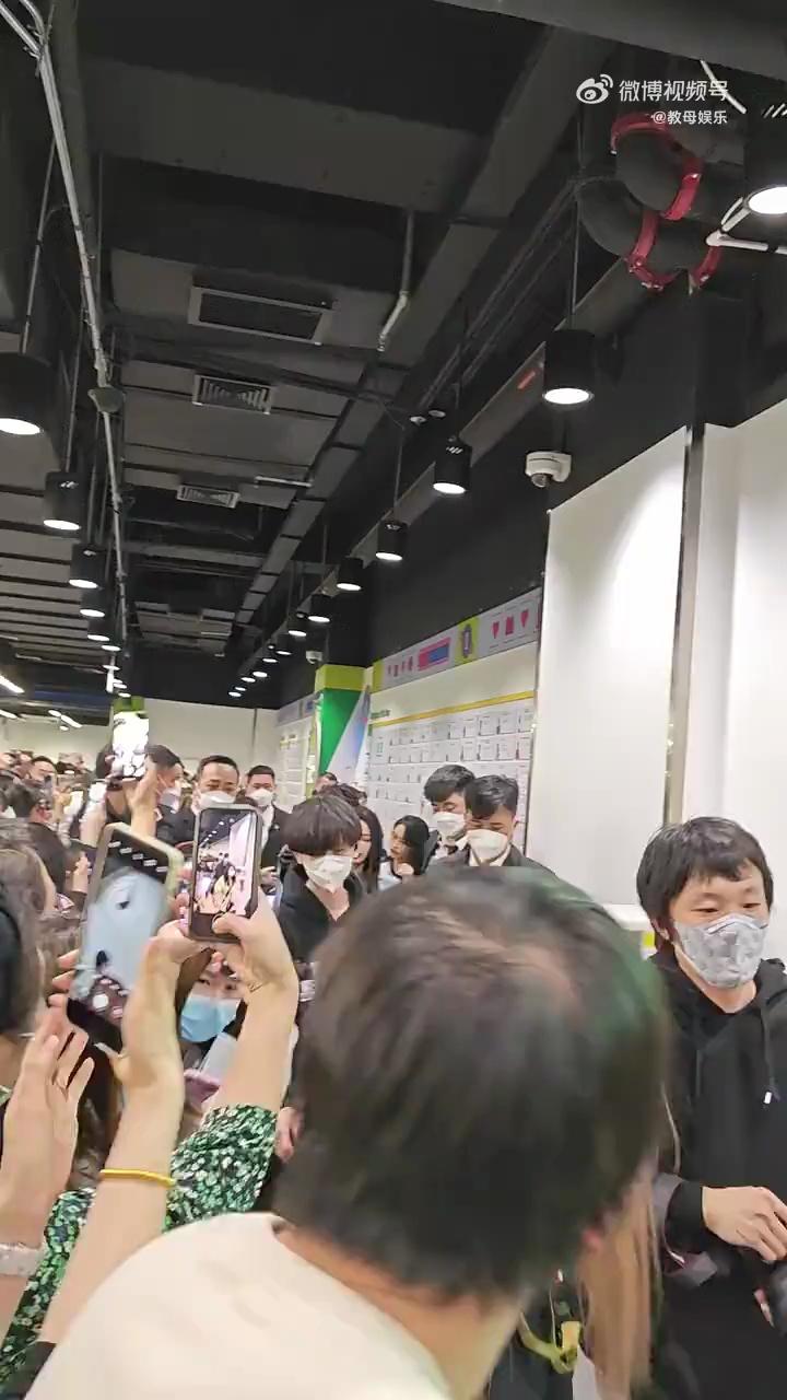 video-poster