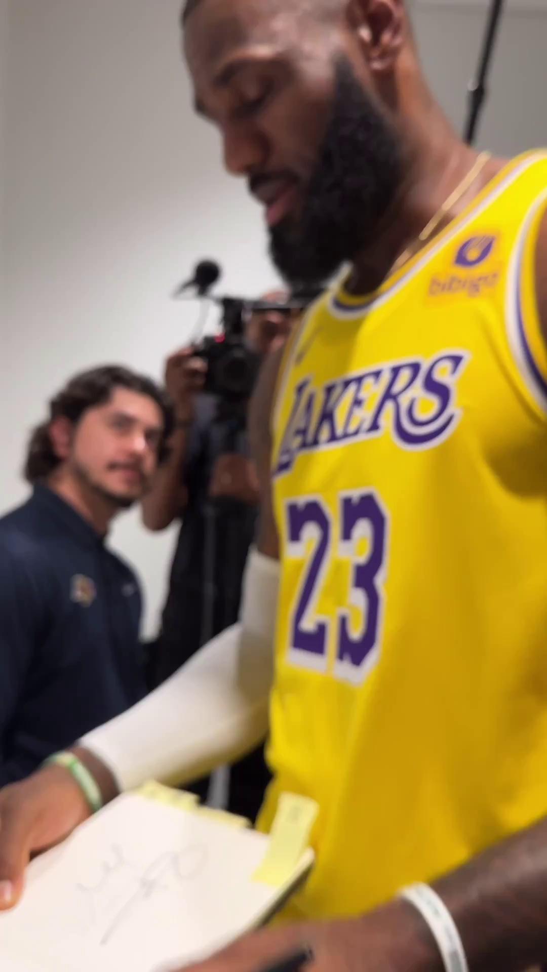 video-poster