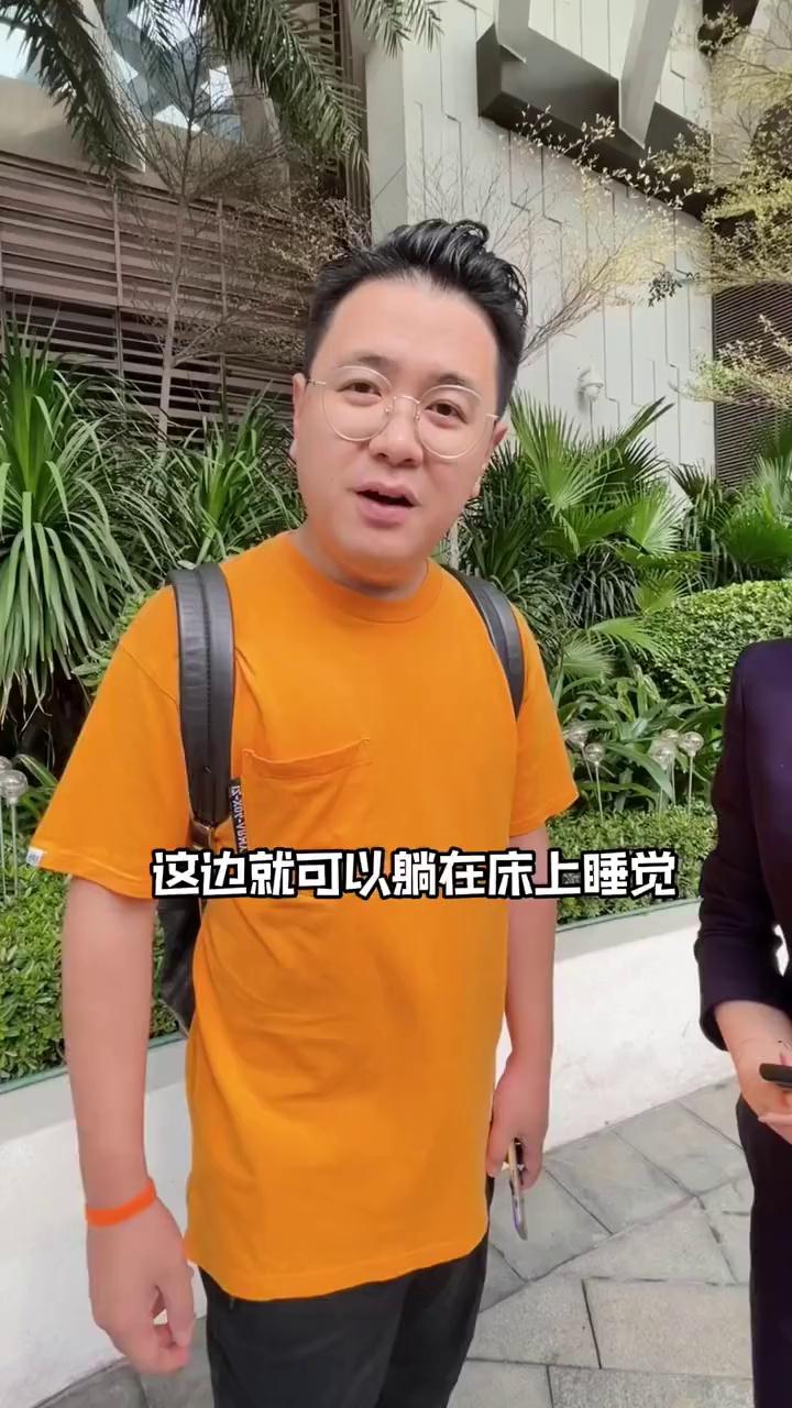 video-poster