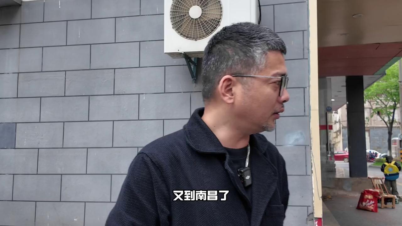 video-poster