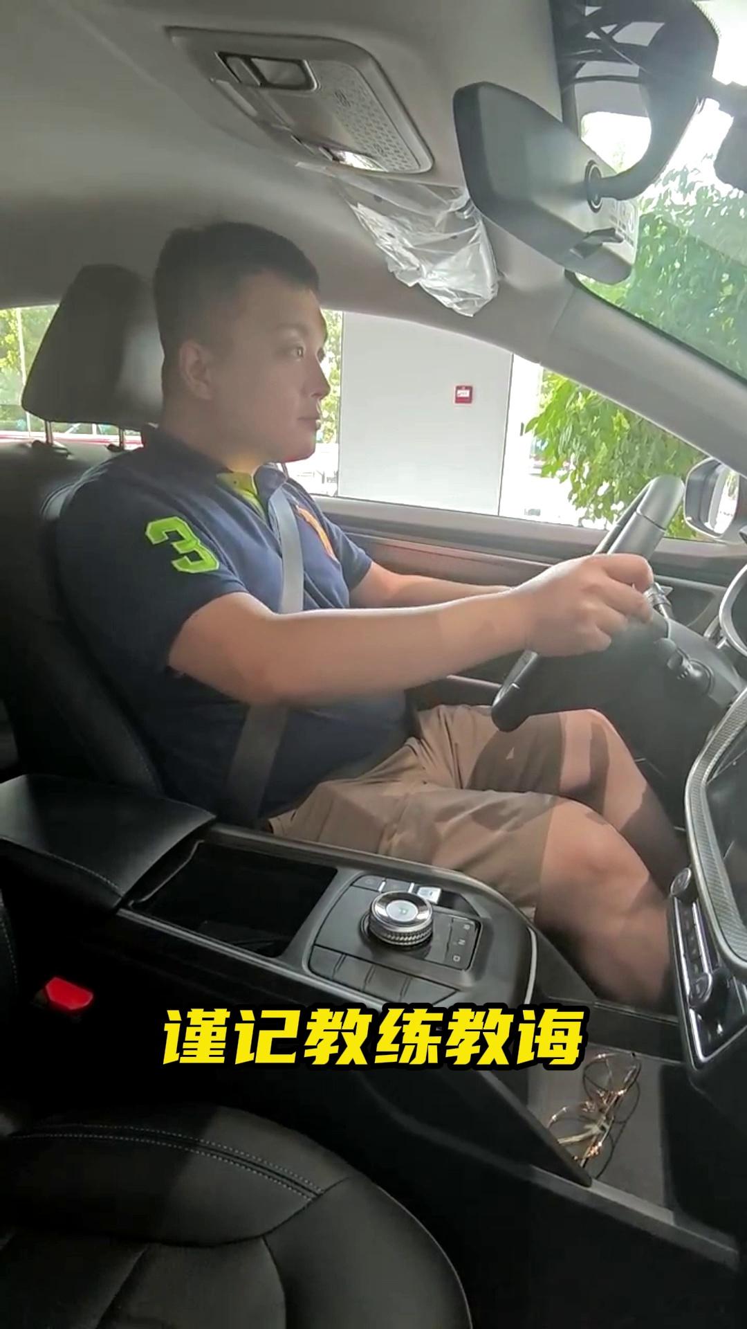 老司机开车姿势大赏,你是哪种?