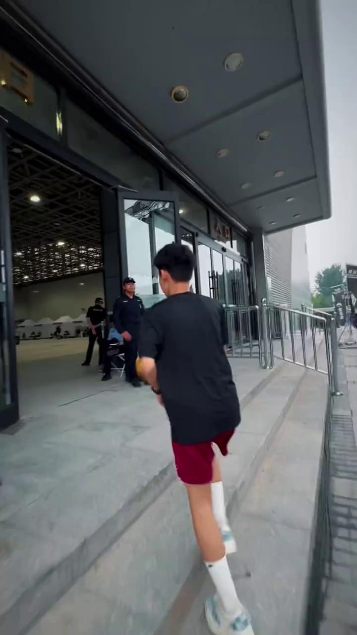 video-poster
