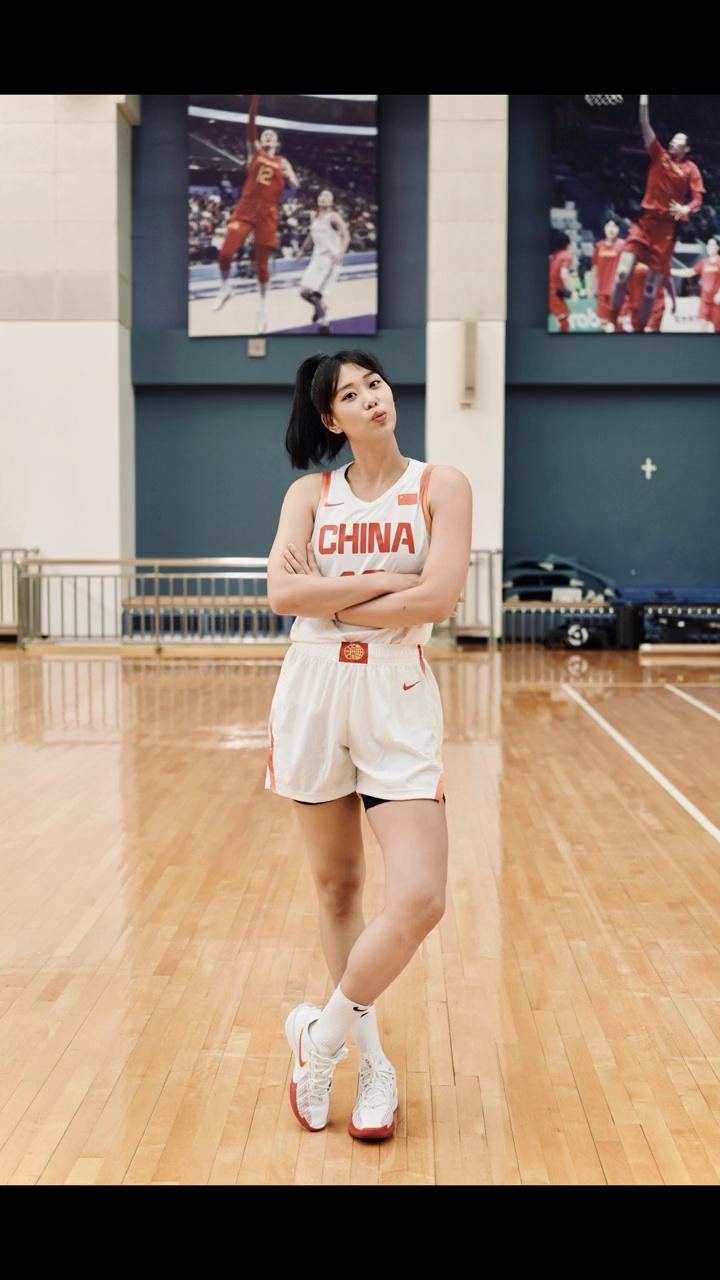 长大就在一瞬间!中国女篮球员唐子婷社媒晒童年照