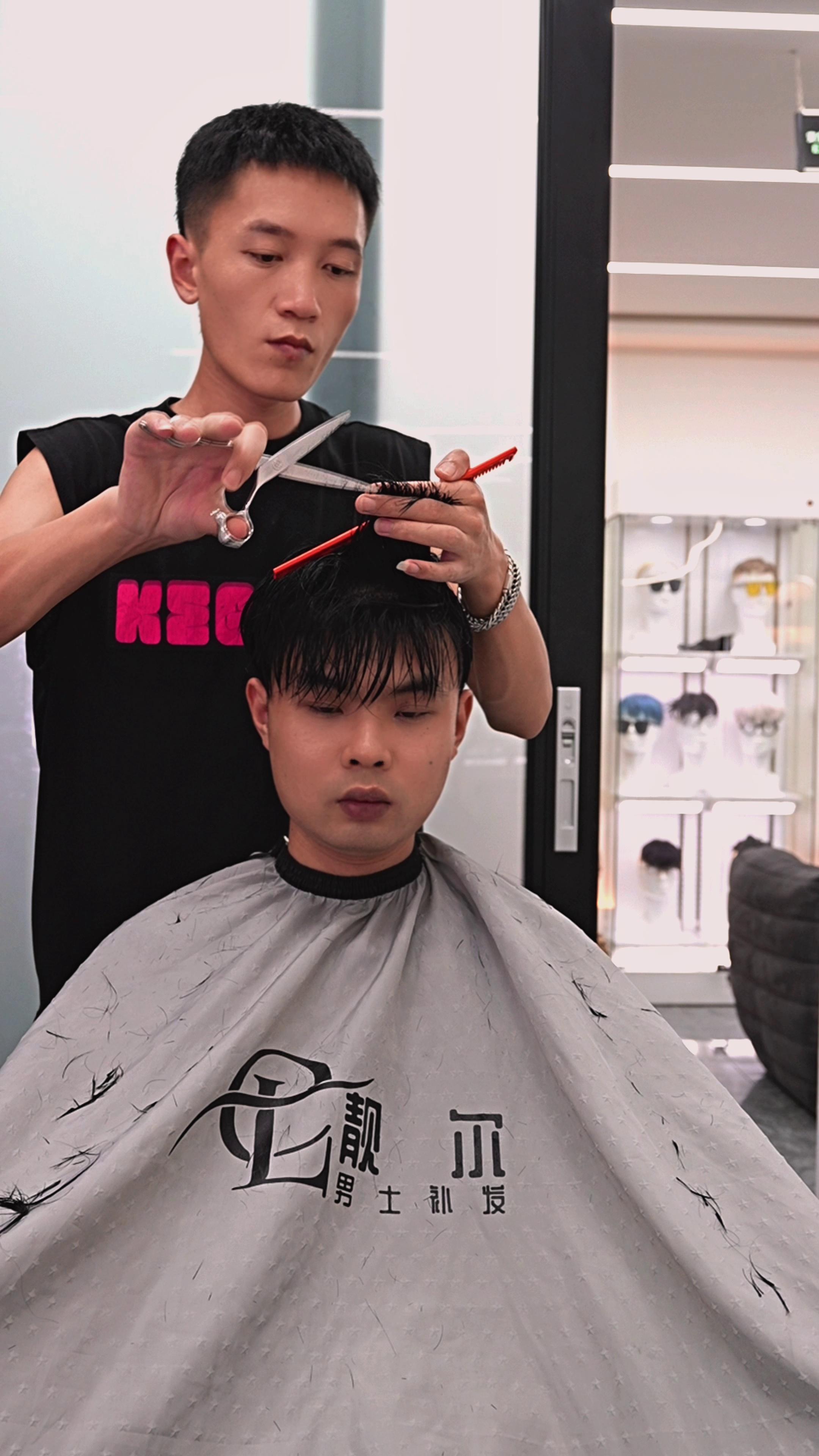 当他戴上假发的那一刻,你羡慕了没有