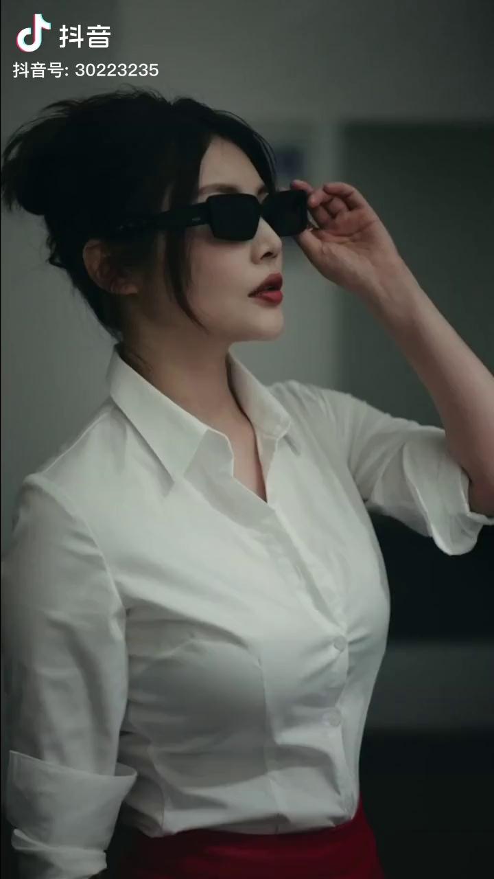 椰树女神徐冬冬这波颜值身材什么水平?