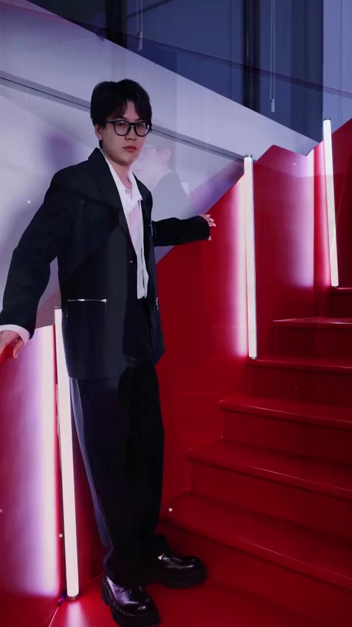 video-poster
