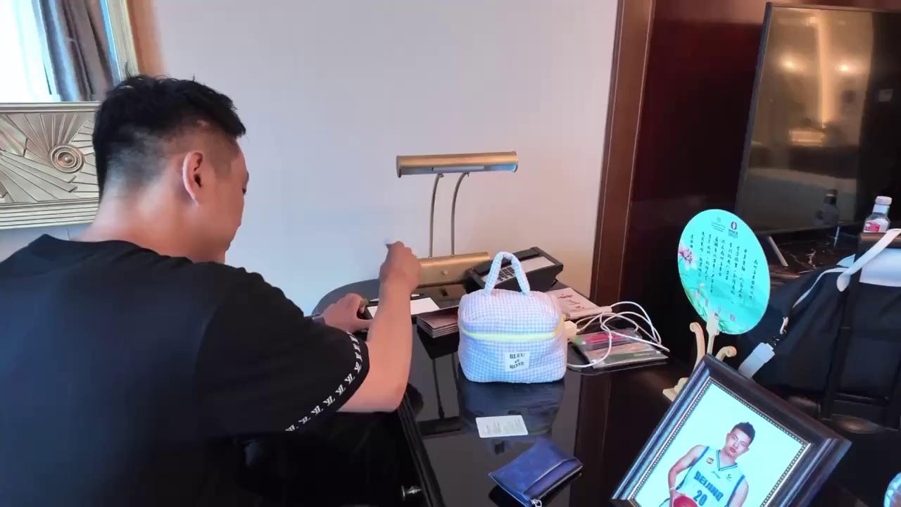 video-poster