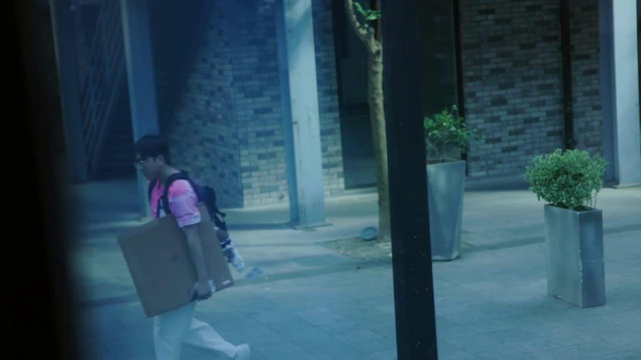 video-poster