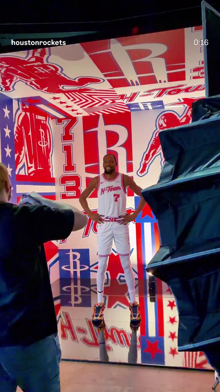 video-poster