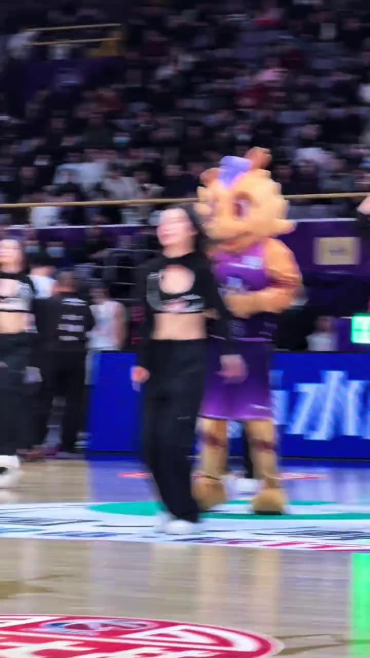 [流言板]北控啦啦队社媒分享舞蹈片段：听说最近大花轿很火啊