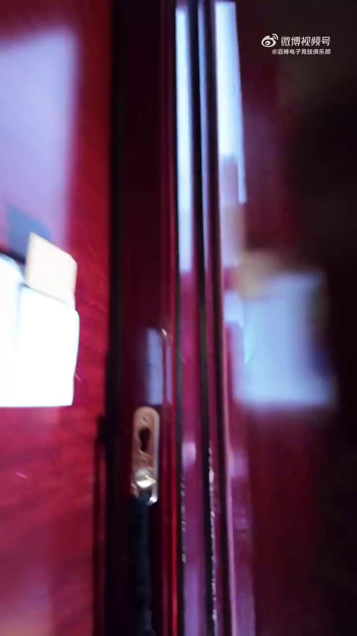 video-poster