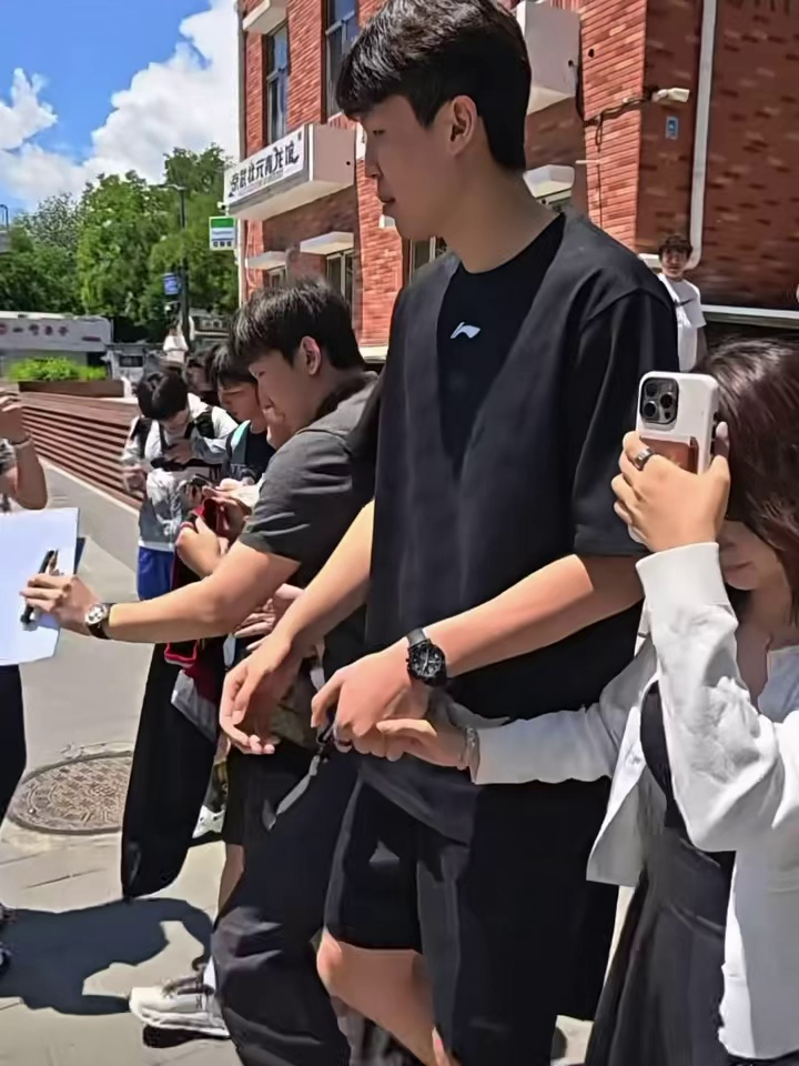 video-poster