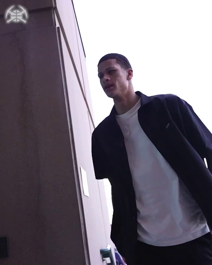 video-poster
