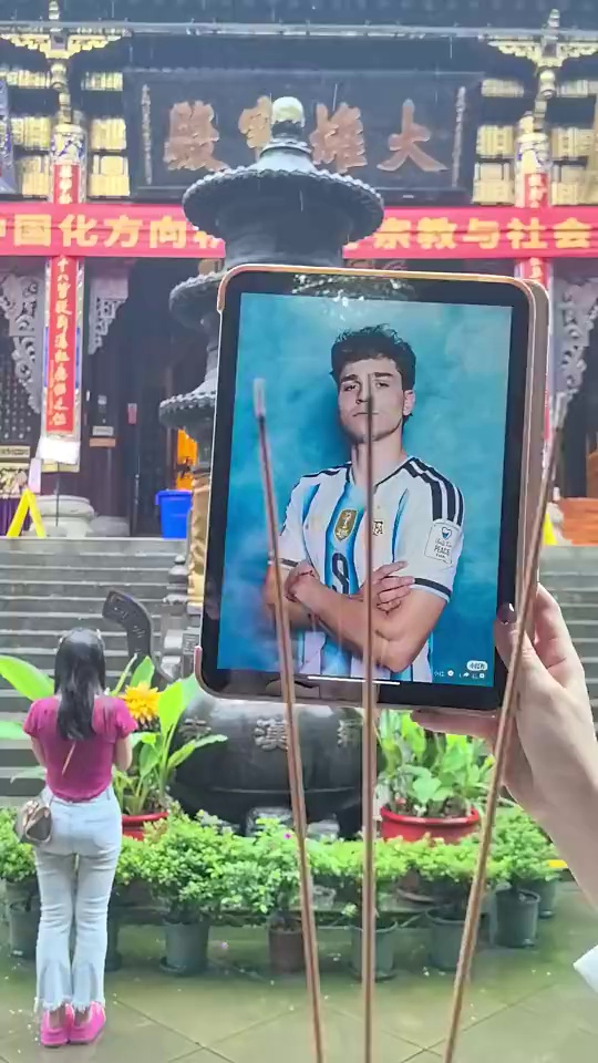 video-poster