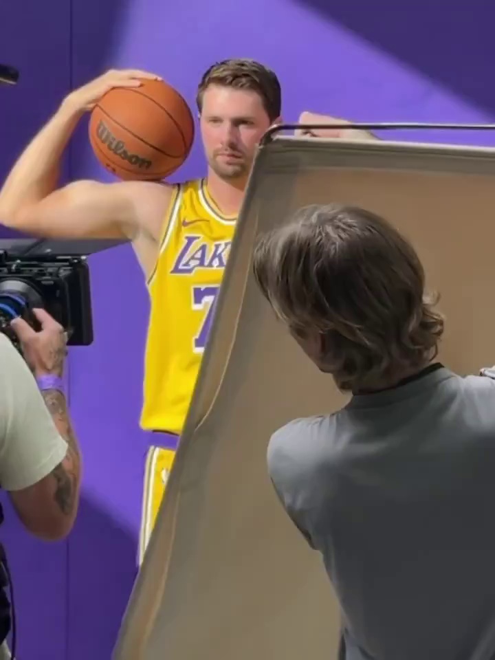 video-poster