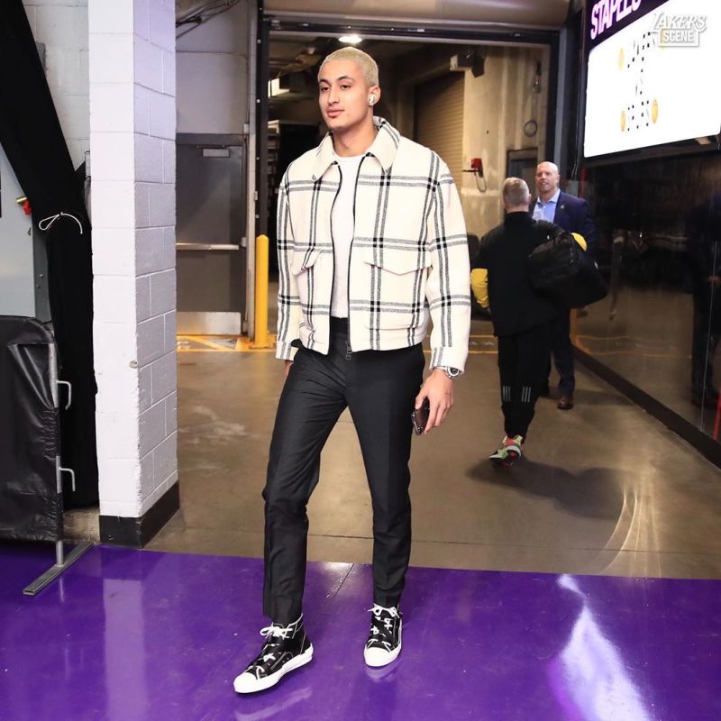 赛季潮男:凯尔-库兹马近一月潮流穿搭合辑,昨日浓眉潮流指数出炉