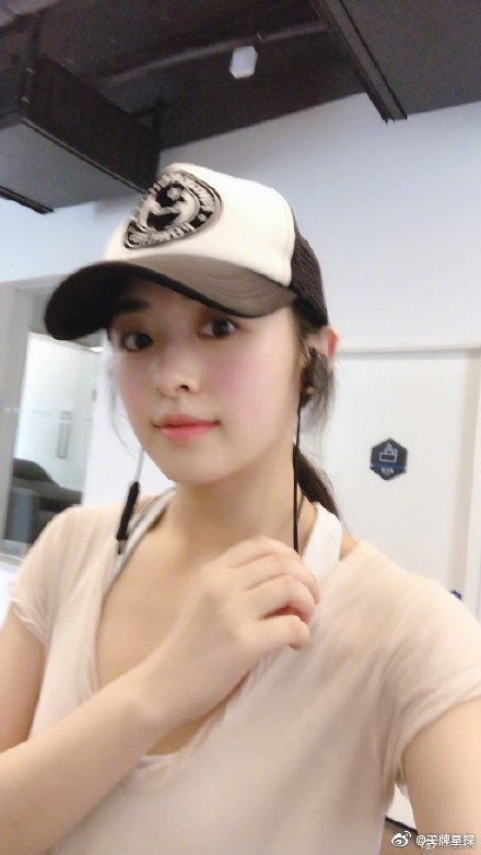 张含韵否认与郭麒麟恋情,网友亮回复:还是关注作品吧!别操心别人的事