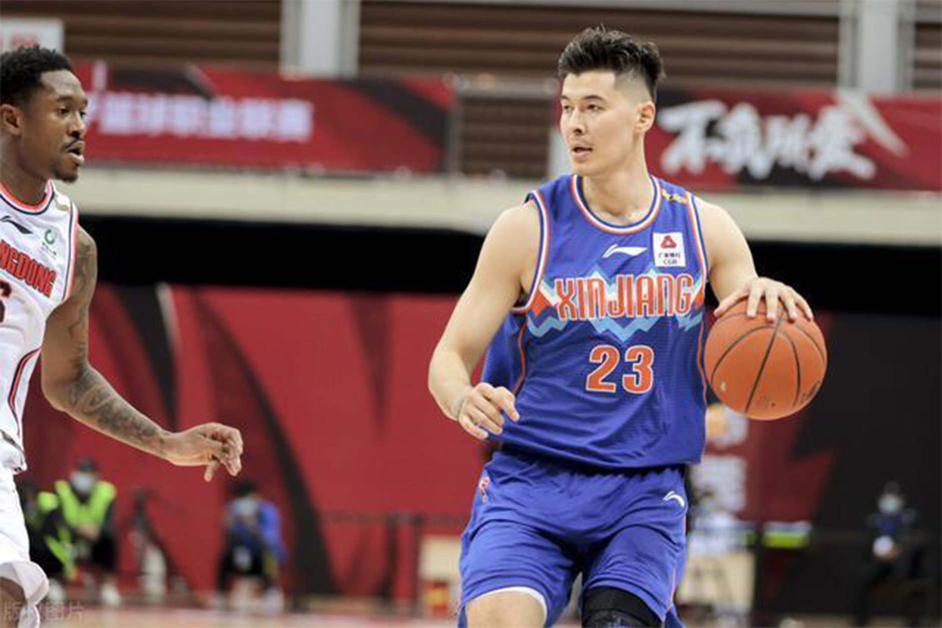 阿不都沙拉木接王政博传球迎着曾繁日的防守打成31