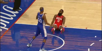 哈登首节8投4中,三分5中2,罚球3中3得到13分3篮板4助攻