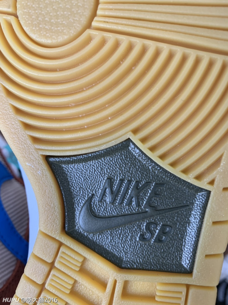 鞋底的nike印为啥一个清晰一个模糊啊