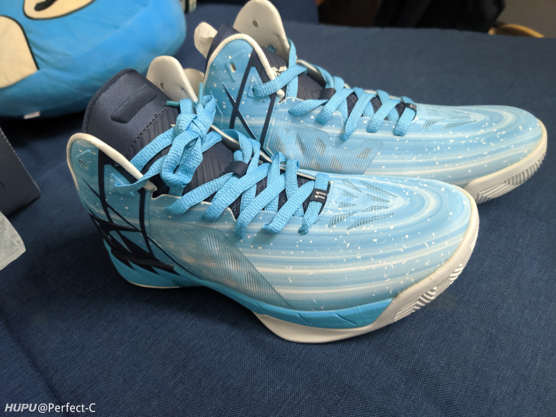 【拍卖】安踏kt1冰蓝配色 汤普森一代 全新原盒 43码 zfb【11月16日晚