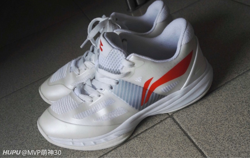 李宁超轻10低帮