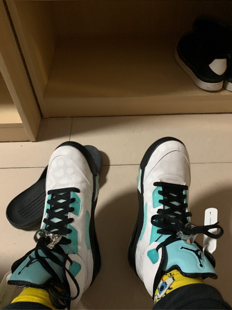 aj5鞋带扣怎么系