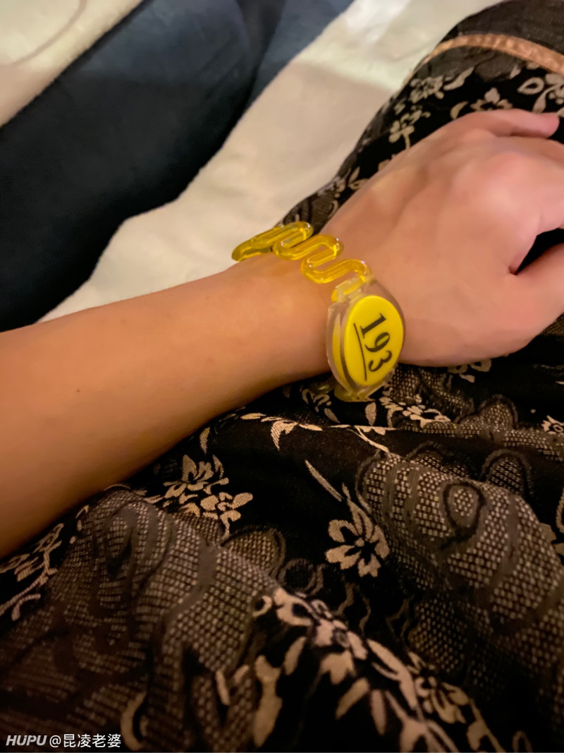 成熟的男人一般都带手牌