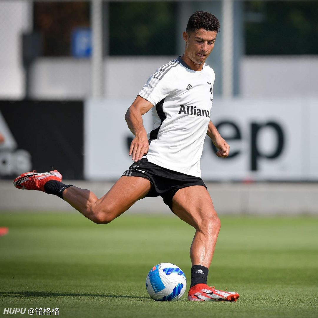 c罗ins晒训练照:永远和我站在一起