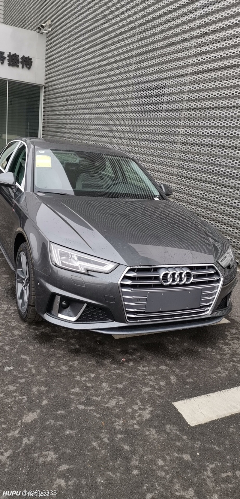 社区 车友交流 炭黑色 确实帅 近看阳光照射下有点蓝 销售说3系黑色