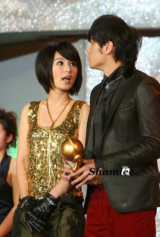 谢霆锋:这是田馥甄的歌.周杰伦:施人-步行街主干道-虎扑社区