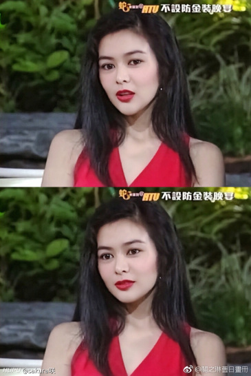 除了侠圣里的红衣造型,关之琳还有个红衣造型参加采访也是靓绝了