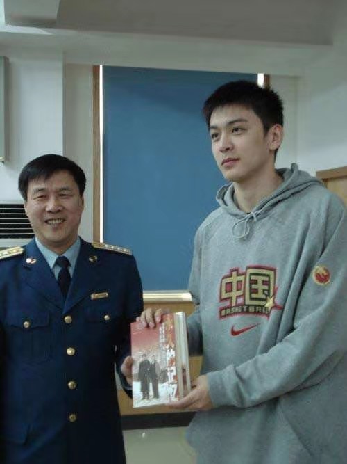 论身高论颜值,娱乐圈有谁能与杨鸣一战的,吴亦凡可以吗