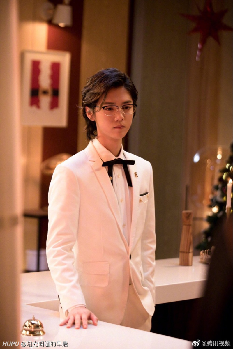 鹿晗长发造型打几分?