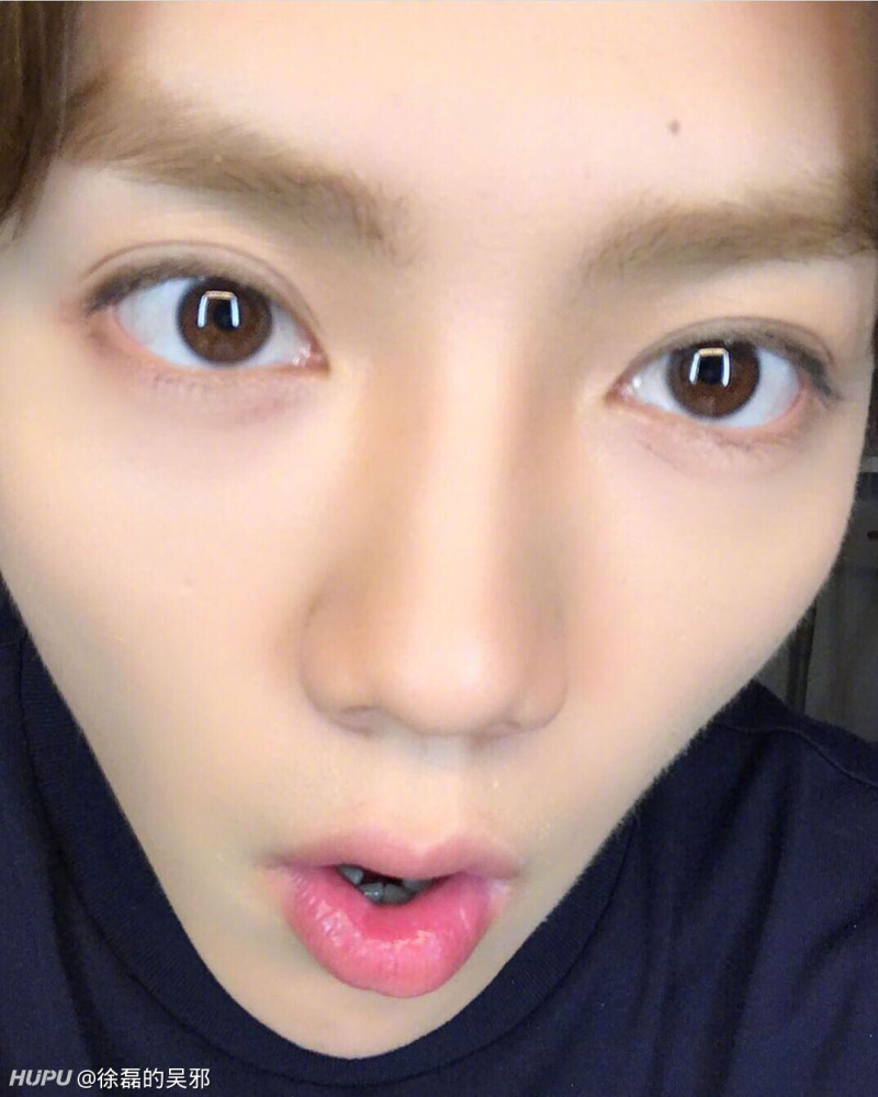 鹿晗最新自拍,几分?有坤坤帅吗