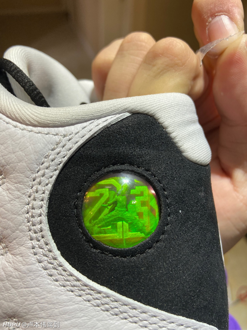 aj13右脚猫眼是歪的