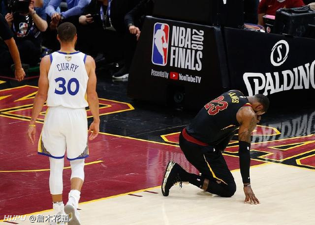 求詹姆斯湖人单膝跪地照片