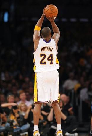 求各种球星投篮的背影图 罚球也可以!