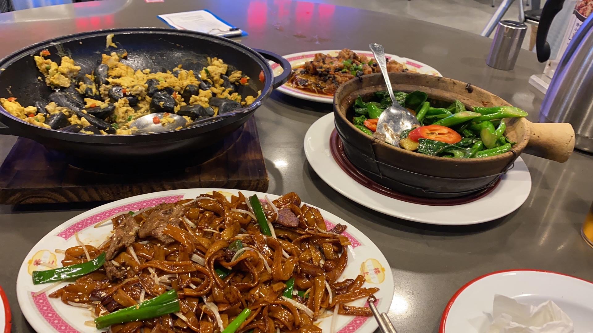 有在吃宵夜的兄弟吗